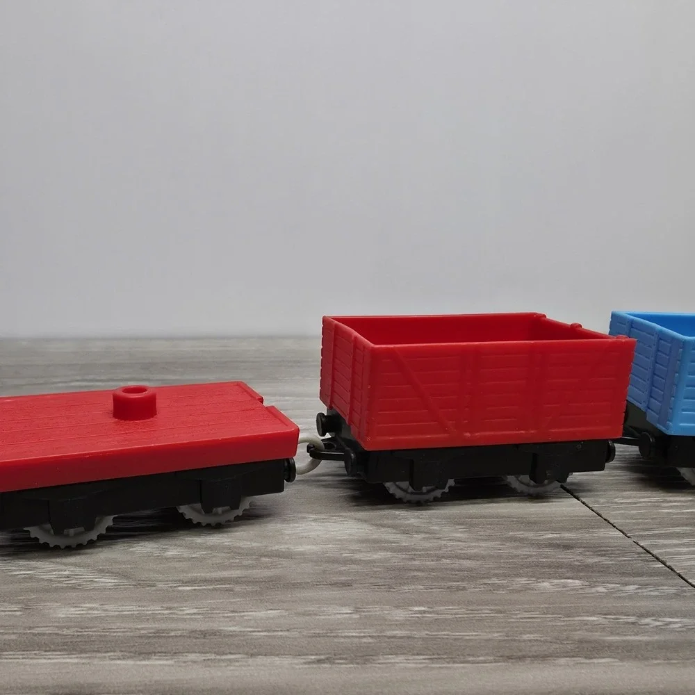 Thomas & Friends 2017 Cargo Car Lot - 5 Cars Teethed Wheels
